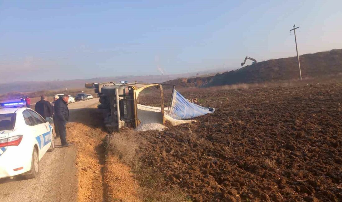 Çakıl yüklü tır devrildi BURSA'NIN İNEGÖL İLÇESİNDE KONTROLDEN ÇIKAN ÇAKIL YÜKLÜ TIR DEVRİLDİ, SÜRÜCÜ