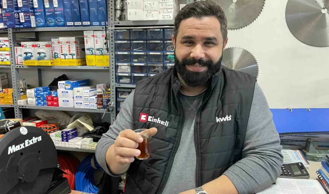 Depremde çayını alıp dışarı kaçan adam İHA’ya konuştu BURSA'NIN GEMLİK KÖRFEZİ'NDE SAAT 10.42'DE YAŞANAN 5.1 BÜYÜKLÜĞÜNDEKİ DEPREMDE ÇAYINI