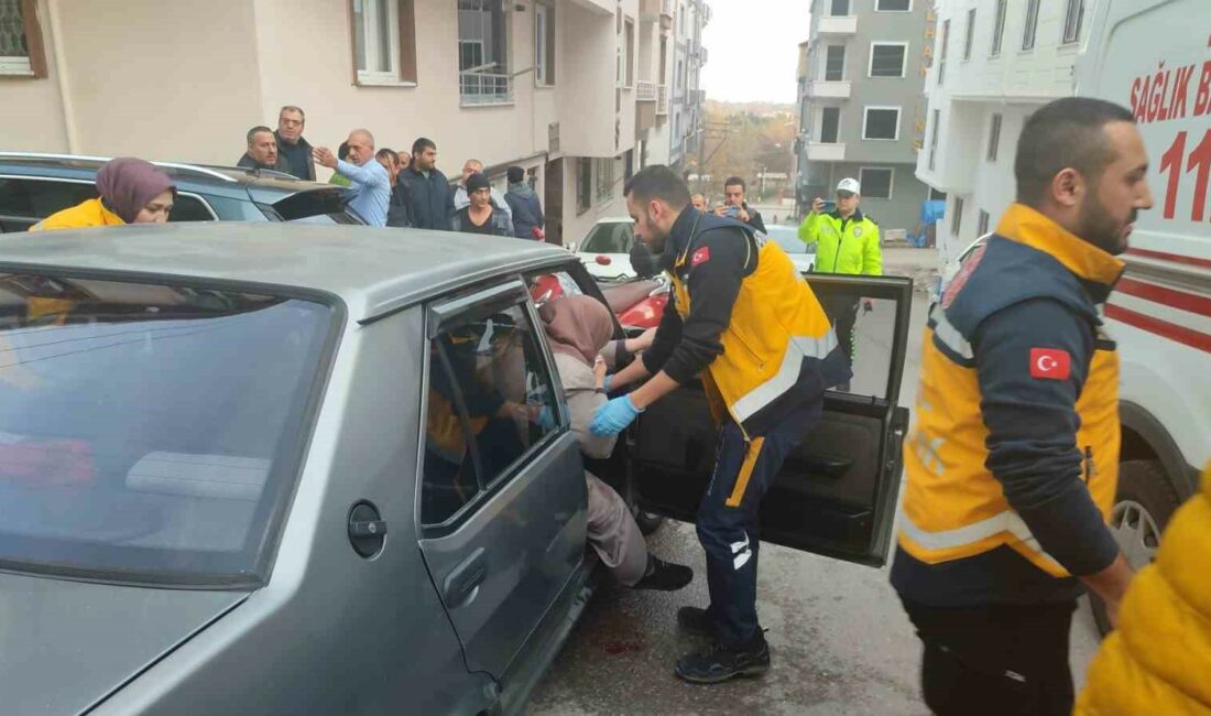 Freni boşalan otomobil park halindeki araca çarptı: 2 yaralı ORHANGAZİ’DE HÜRRİYET MAHALLESİNDE ATATÜRK CADDESİ İLE KURTULUŞ SOKAĞIN BİRLEŞTİĞİ KAVŞAKTA