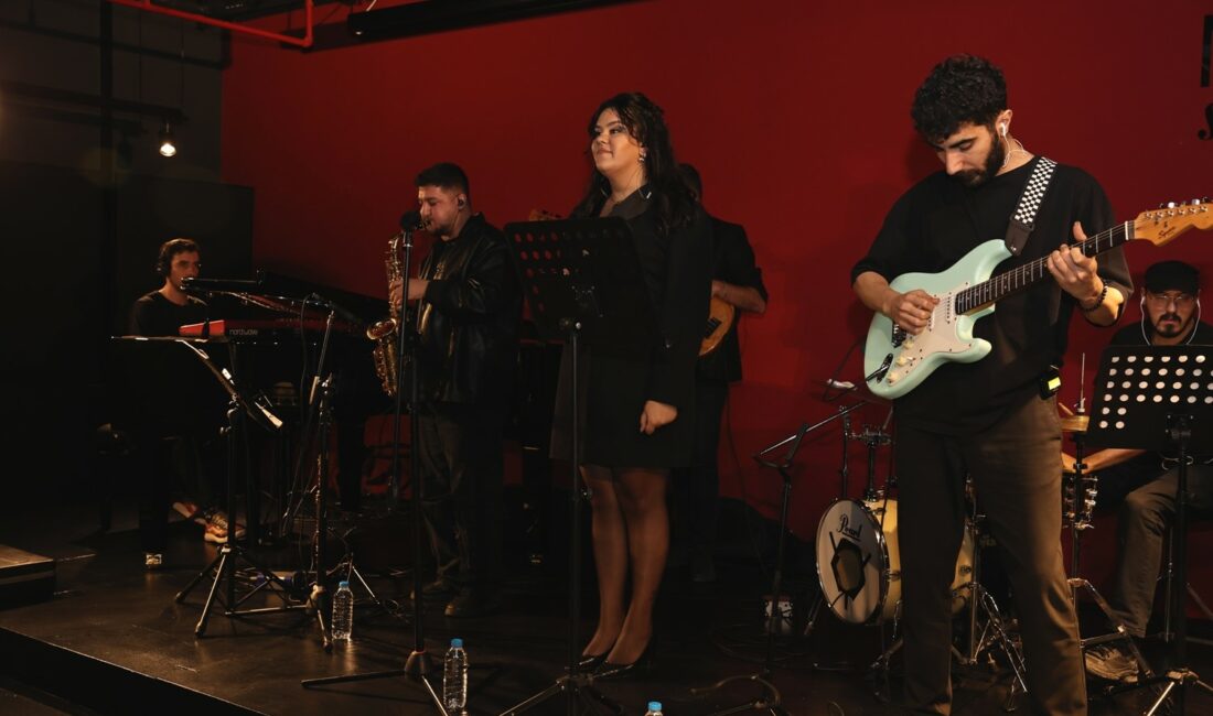 Genç şarkıcı Bilge Su performansıyla tam not aldı TÜRKİYE’NİN GENÇ YETENEKLERİNDEN BİLGE SU NİLÜFER BELEDİYESİ’NİN ‘MEM GENÇ SAHNE’