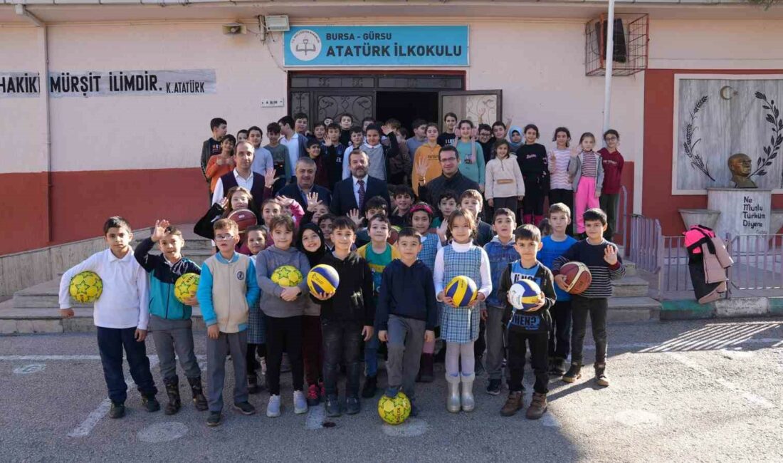 Gürsu’daki okullara Başkan Işık’tan spor desteği SPOR KENTİ GÜRSU SLOGANIYLA GÜRSU’NUN SPOR ALANINDA GELİŞMESİNİ SAĞLAMAYA YÖNELİK