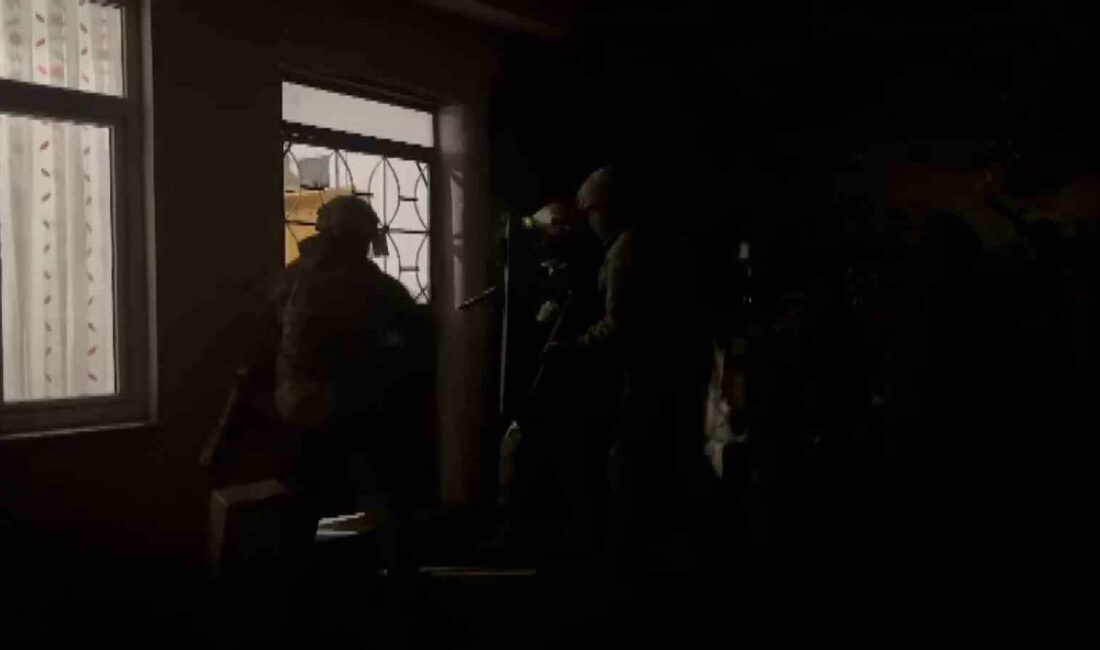 Bursa’da milyonluk vurgun yapan çeteyi Bursa polisi çökertti Bursa’da girdikleri bir evden 3.5 milyon lira değerinde ziynet ve