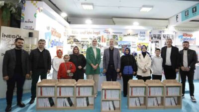 İNEGÖL BELEDİYESİ’NİN 7. KİTAP GÜNLERİ ÇERÇEVESİNDE DÜZENLEDİĞİ 7 KİTAP KULESİ