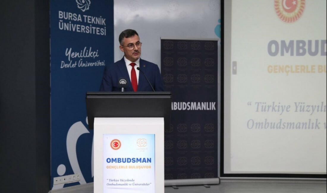 Kamu Başdenetçisi Malkoç: “Türkiye Yüzyılı gençlerin çabaları sayesinde olacak” KAMU BAŞDENETÇİSİ ŞEREF MALKOÇ, “TÜRKİYE YÜZYILINDA OMBUDSMANLIK VE ÜNİVERSİTELER” KONULU