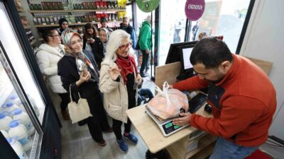 NİLÜFER BELEDİYESİ’NİN, SAĞLIKLI GIDAYI HALKLA BULUŞTURDUĞU NİLÜFER BOSTAN ŞUBELERİNE BİR