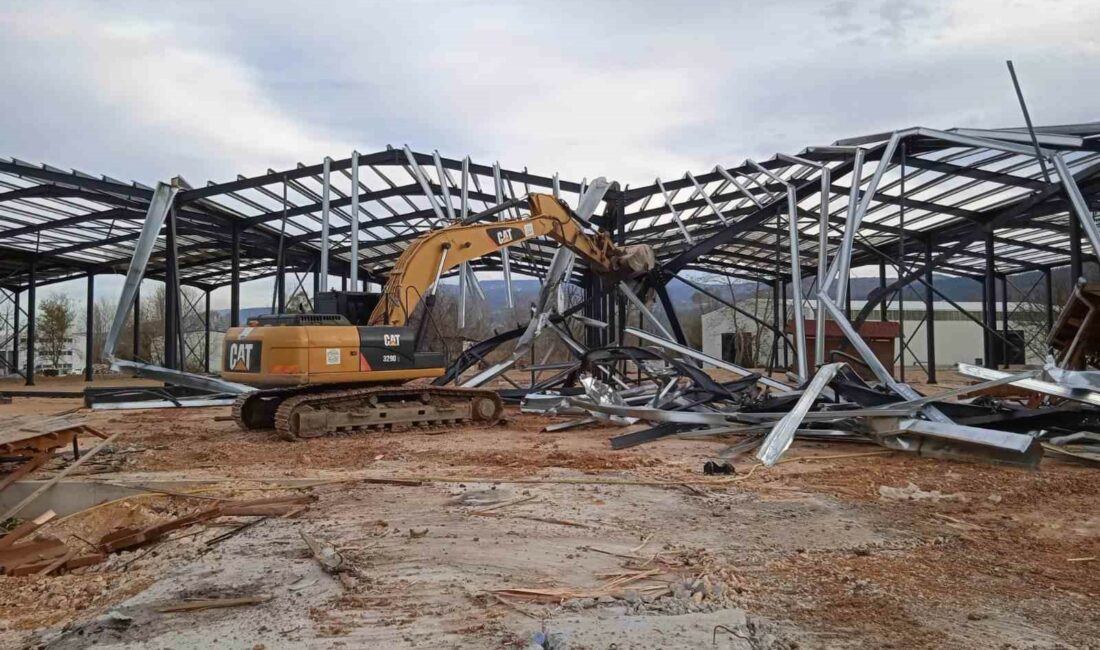 NİLÜFER BELEDİYESİ, KENTİN FARKLI NOKTALARINDA, ÇOĞU TARIM ALANLARINDA YAPILAN KAÇAK