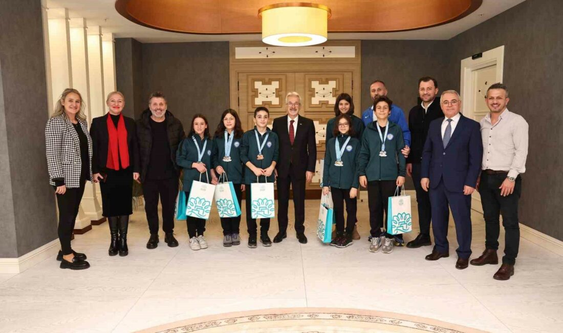 Nilüfer’in genç yüzücüleri başarılarıyla gururlandırdı NİLÜFER BELEDİYESPOR KULÜBÜ’NÜN GENÇ YÜZÜCÜLERİ, SAMSUN’DAKİ 11 YAŞ ULUSAL GELİŞİM