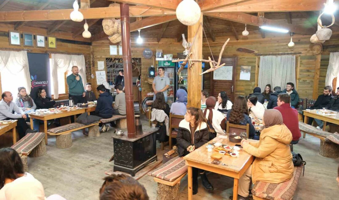 Orhaneli Belediye Başkanı Ali Aykurt, üniversite öğrencileri ile buluştu ORHANELİ MESLEK YÜKSEK OKULU ÖĞRENCİLERİYLESADAĞI KANYONU’NDA KAHVALTIDA BİR ARAYA GELEN