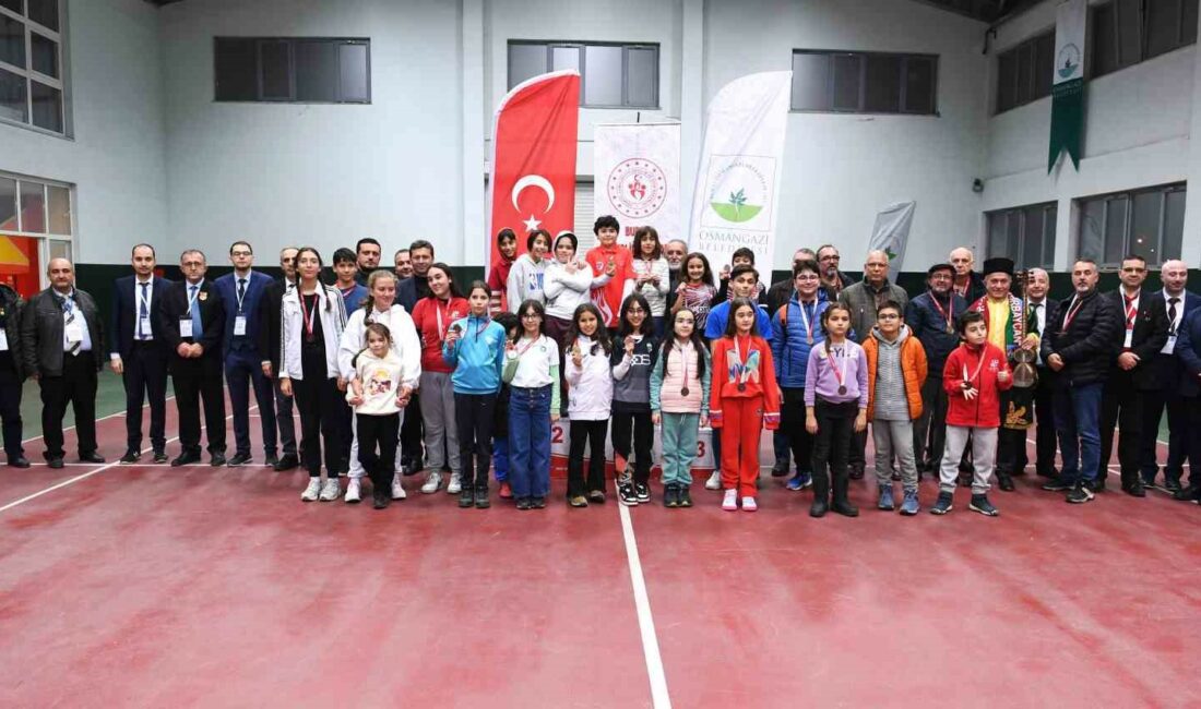 OSMANGAZİ BELEDİYESİ’NİN DÜZENLEDİĞİ SATRANÇ TURNUVASINDA DEDELER VE TORUNLARI KIYASIYA YARIŞTI.