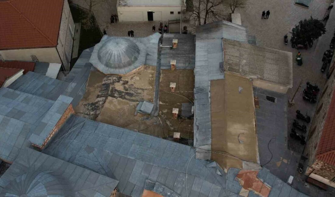 Bursa’da tarihi çarşının kurşun kaplamaları çalındı Bursa tarihi Kapalı Çarşı’nın bir bölümünü oluşturan Yorgancılar Çarşısı’nın 2