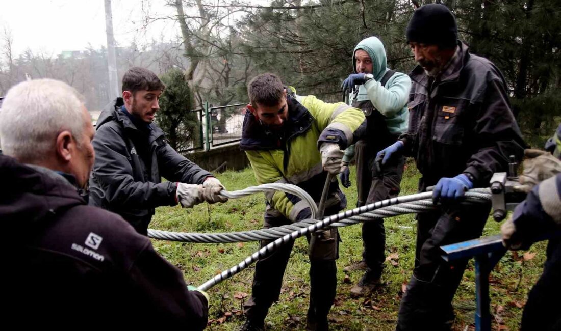 (Özel) Uludağ Teleferiği’ne kış bakımı…4,5 kilometrelik çelik halatı değiştirildi MARMARA BÖLGESİNİN EN YÜKSEK NOKTASI OLAN ULUDAĞ'A ALTERNATİF ULAŞIMI SAĞLAYAN