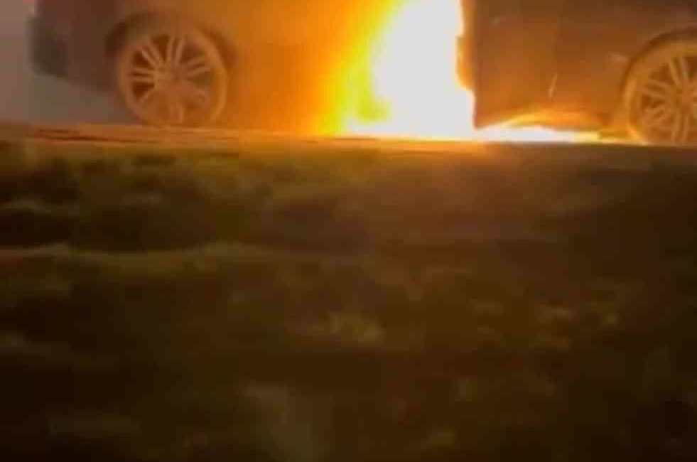 BURSA’DA SEYİR HALİNDEKİ OTOMOBİL ALEV ALDI.