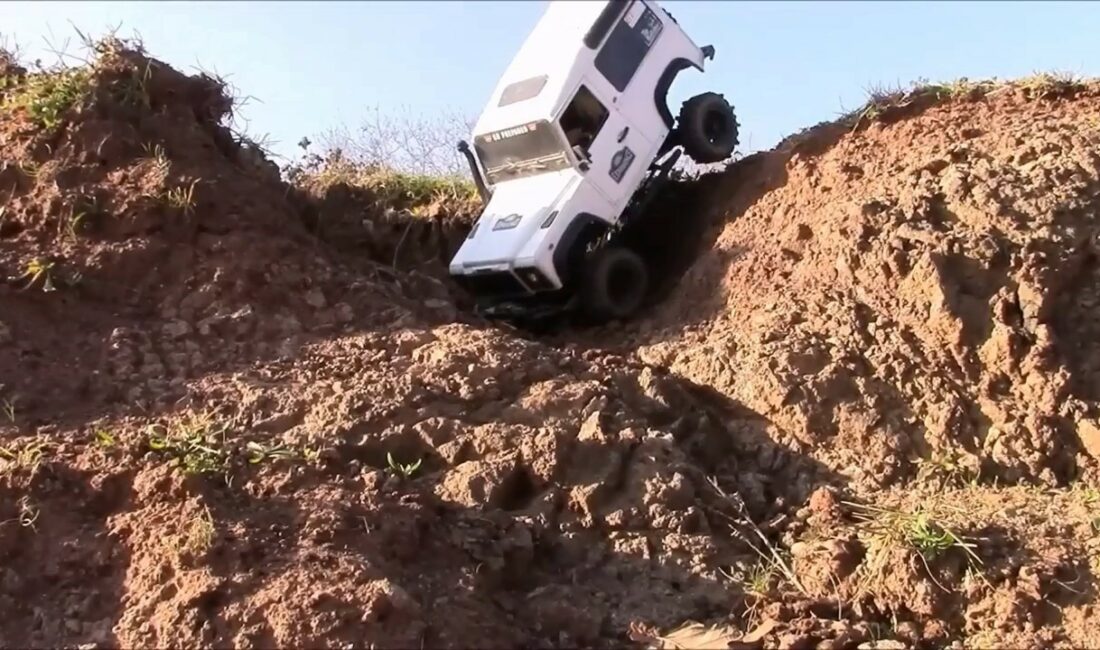 Takla atan off-road araçları yürekleri ağza getirdi OFF-ROAD TUTKUNLARININ ÇAMUR, KAR, KAYA, YAĞMUR VE SOĞUK DEMEDEN YAPTIĞI