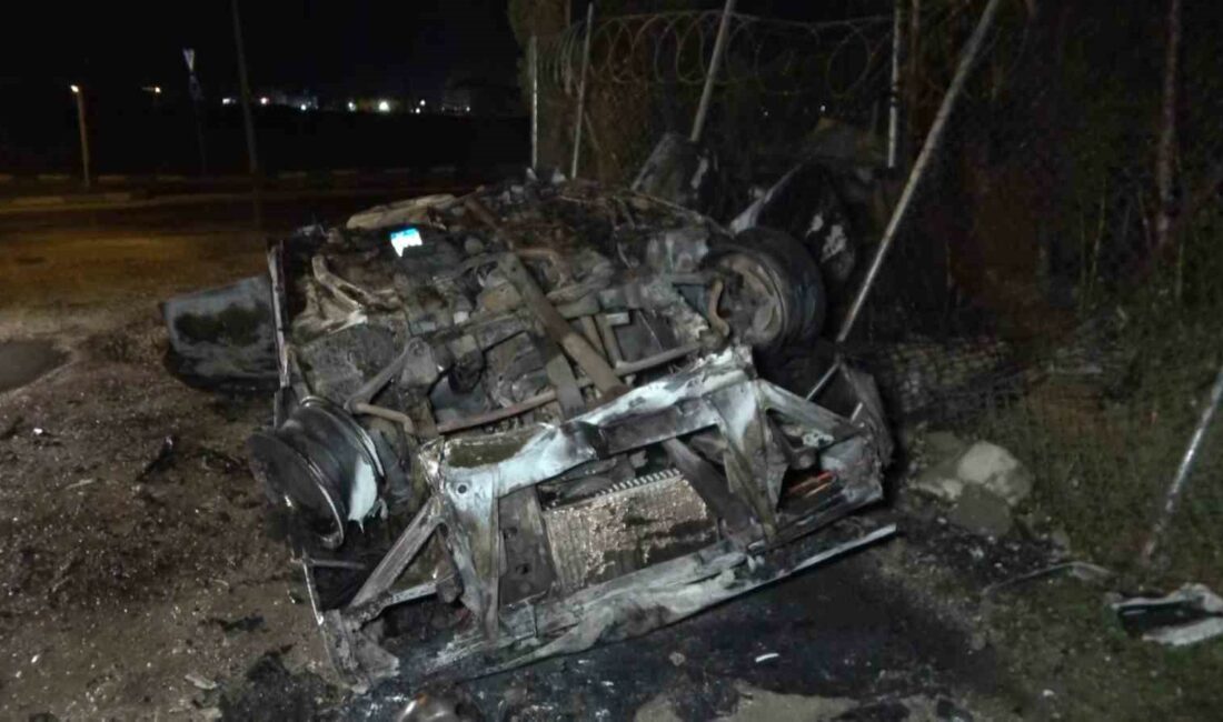 Alev topuna dönen araçtan sağ çıktı, olay yerinden kaçtı BURSA’DA MEYDANA GELEN KAZADA KAVŞAĞA HIZLI GİREN OTOMOBİL TAKLA ATTI.