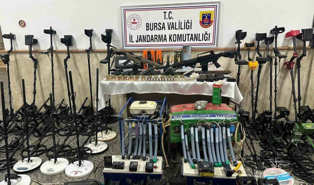 Tarihi eser kaçakçılarına jandarma göz açtırmıyor BURSA’DA JANDARMA EKİPLERİ TARİHİ ESER KAÇAKÇILARINA YOL AÇTIRMIYOR. DEDEDEN TORUNA