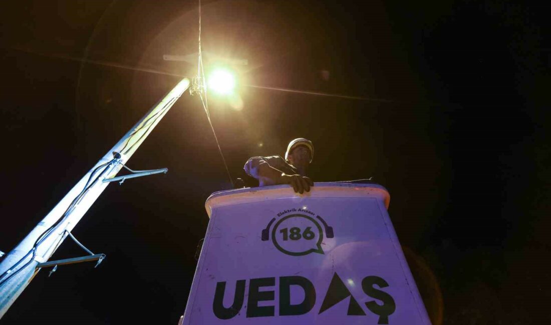 UEDAŞ ekipleri yılbaşında kesintisiz enerji için görev başında YENİ YILA SAYILI GÜNLER KALA ENERJİ TEDARİKİ NOKTASINDA ÖNLEMLER ALAN