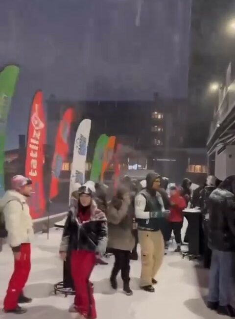 Uludağ’da kar yağışı başladı TÜRKİYE'NİN EN ÖNEMLİ KIŞ TURİZM MERKEZLERİNDEN BİRİ OLAN BURSA ULUDAĞ'DA,