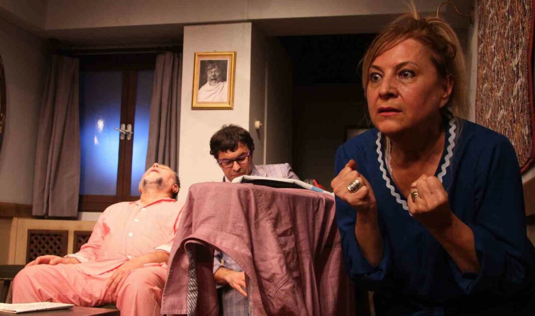 ‘Yalan Makinası’ dalya yaptı BURSA DEVLET TİYATROSU YAPIMI “YALAN MAKİNASI” 100. TEMSİLİYLE SAHNEYE