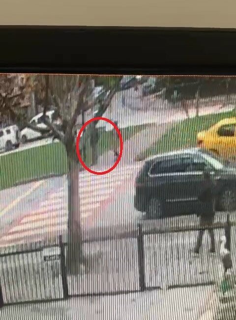 Yaya geçidinde ölümüne sürdü…Yaya böyle havalandı BURSA’DA YAYA GEÇİDİNDEN KARŞIDAN KARŞIYA GEÇMEK İSTEYEN BİR KİŞİYE OTOMOBİL