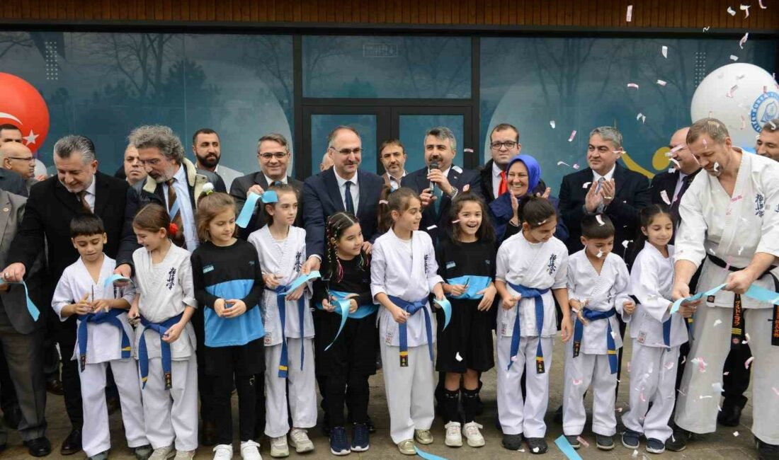 Yıldırım’da yenilenen spor kompleksi hizmete açıldı YILDIRIM BELEDİYE BAŞKANI OKTAY YILMAZ, MİMAR SİNAN SPOR KOMPLEKSİ’NİN AÇILIŞ