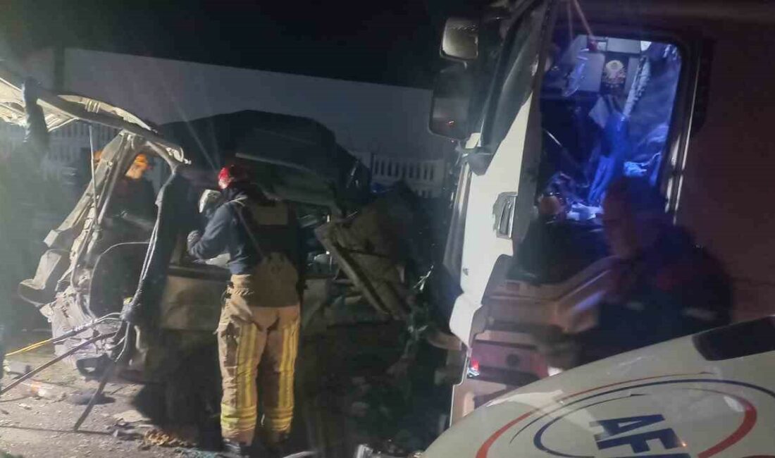 Bursa’da zincirleme kaza: 1 ölü, 1 yaralı BURSA’DA TIRIN KARIŞTIĞI ZİNCİRLEME KAZADA 1 KİŞİ HAYATINI KAYBEDERKEN 1