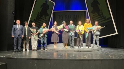 BURSA BÜYÜKŞEHİR BELEDİYESİ ŞEHİR TİYATROSU, ’39 BASAMAK’ ADLI YENİ OYUNUNUN