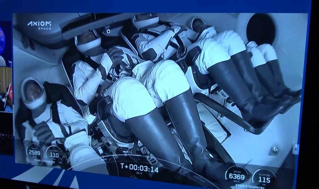 Adalet Bakanı Yılmaz Tunç, Alper Gezeravcı’nın uzay yolcuğunu Bursalı çocuklarla izledi SPACEX'E AİT UZAY ARACI, TÜRKİYE'NİN İLK UZAY YOLCUSU ALPER GEZERAVCI'NIN