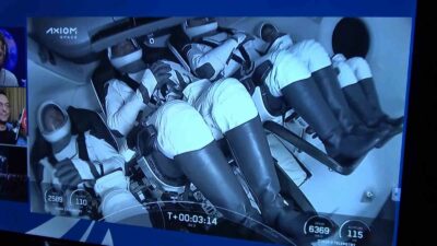 SPACEX'E AİT UZAY ARACI, TÜRKİYE'NİN İLK UZAY YOLCUSU ALPER GEZERAVCI'NIN