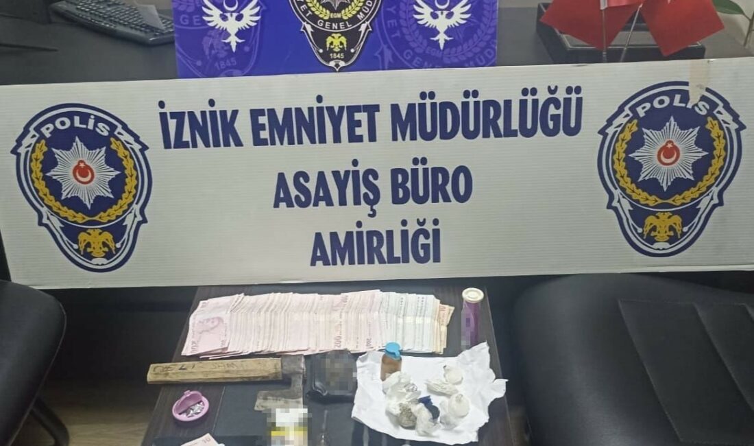 Asayiş ekipleri ve bekçiler, uyuşturucu ticareti yapan 8 kişiyi yakaladı İZNİK İLÇE EMNİYET MÜDÜRLÜĞÜNE BAĞLI ASAYİŞ VE BEKÇİ EKİPLERİ UYUŞTURUCU