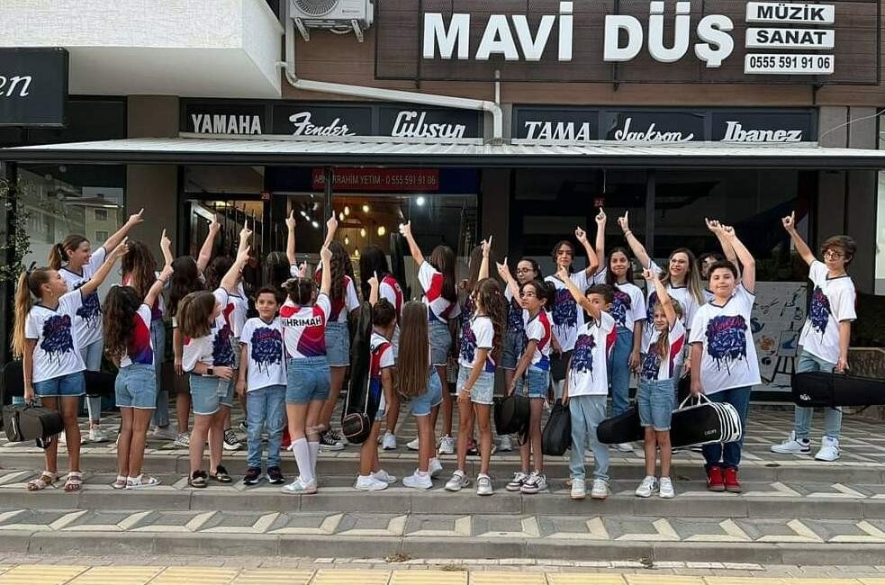 Barış Manço’nun doğum gününde çocuklar sahne alacak BURSA’NIN YENİŞEHİR İLÇESİNDE BARIŞ MANÇO’NUN UNUTULMAZ ŞARKILARI, MAVİDÜŞ MÜZİKEVİ ÖĞRENCİLERİNİN