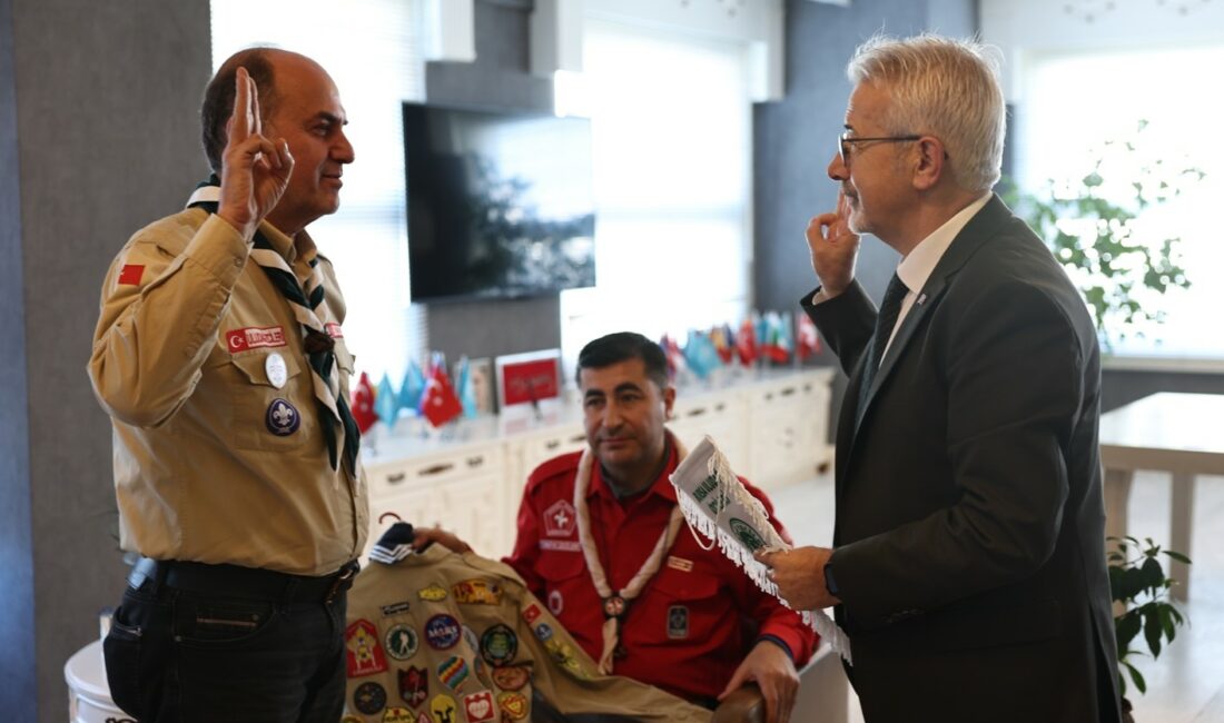 Başkan Erdem izcileri ağırladı BURSA’YA KAMPA GELEN ÇANAKKALE KALE GENÇLİK DERNEĞİ İZCİLERİ, NİLÜFER BELEDİYE