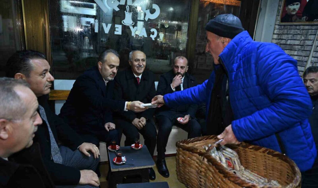 BURSA BÜYÜKŞEHİR BELEDİYE BAŞKANI ALİNUR AKTAŞ, SABAH NAMAZINI YENİŞEHİR İLÇESİ