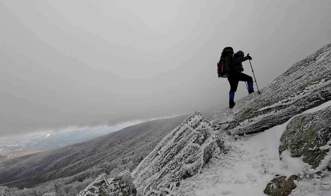 BURSA’DA 3 DAĞCI ZORLU KIŞ ŞARTLARINDA ÇATALDAĞ’A TIRMANARAK DONDURUCU SOĞUKTA