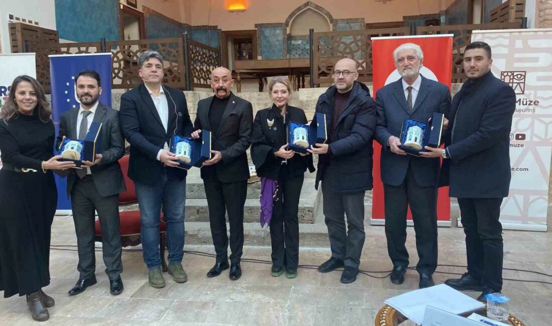 Bir koleksiyoner bin hikaye BURSA BÜYÜKŞEHİR BELEDİYESİ TARAFINDAN MURADİYE EL YAZMALARI MÜZESİ’NDE “BİR KOLEKSİYONER
