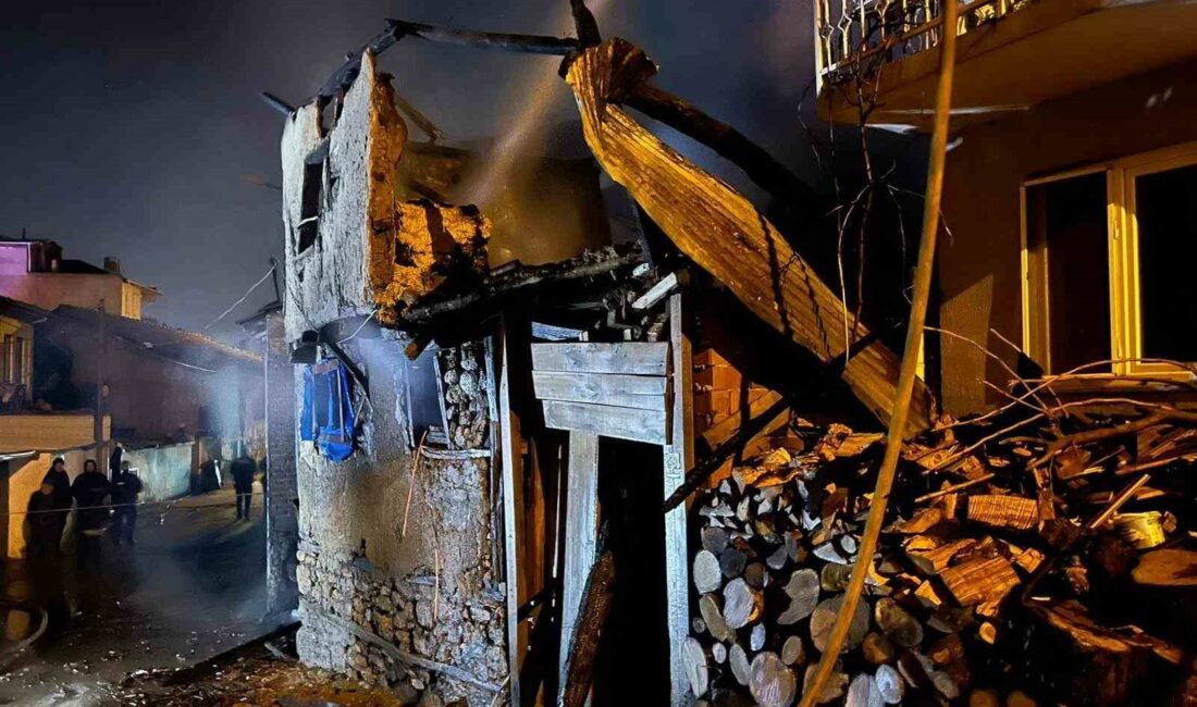 Bursa’da 10 büyük baş hayvanın telef olduğu yangının boyutu gün ağarınca ortaya çıktı BURSA’DA BÜYÜKBAŞ HAYVANLARIN BULUNDUĞU 2 KATLI AHIRDA ÇIKAN YANGINDA 10