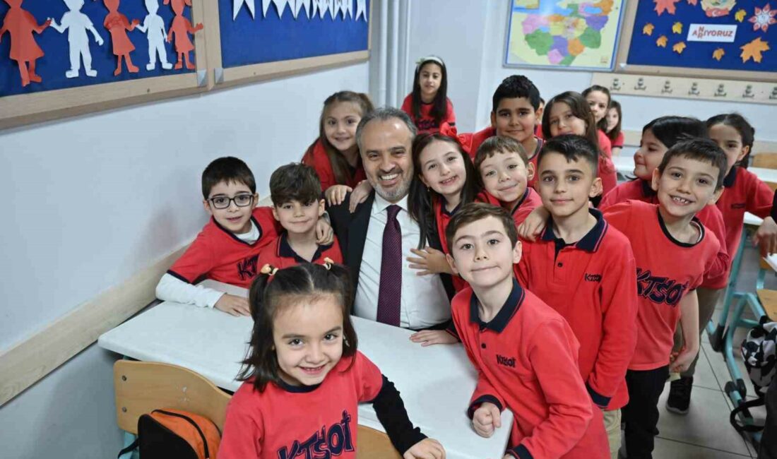 BURSA’DA 2023-2024 EĞİTİM-ÖĞRETİM YILININ İLK DÖNEMİ KARNELERİN DAĞITILMASIYLA SONA ERDİ.