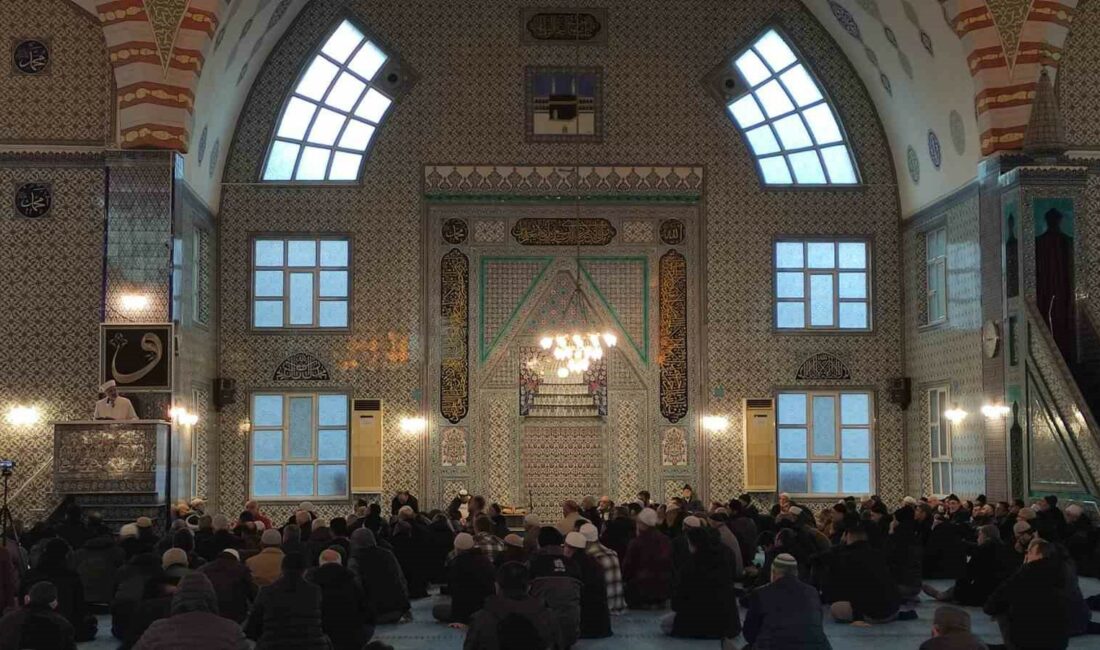 Bursa’da camilerde şehitler için dua edildi IRAK'IN KUZEYİNDEKİ PENÇE-KİLİT HAREKATI BÖLGESİNDE TERÖRİSTLERLE ÇIKAN ÇATIŞMADA ŞEHİT OLAN