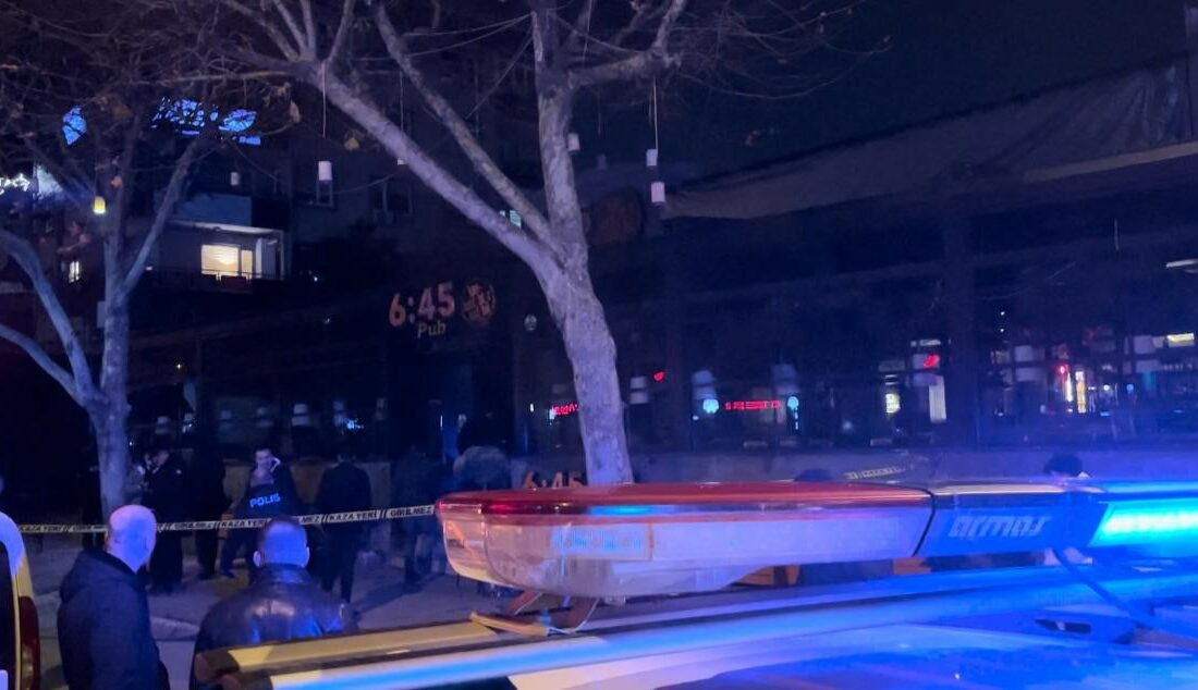 BURSA'DA BİR EĞLENCE MEKANINA SİLAHLI SALDIRI DÜZENLENDİ. OTOMOBİLLE GELEN SALDIRGANLAR