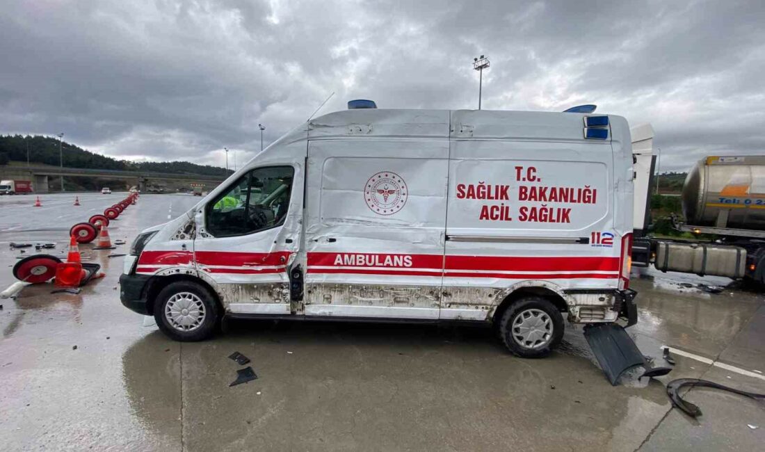 BURSA’DA GEBZE-ORHANGAZİ-İZMİR OTOBANI SELÇUKGAZİ TÜNELİ GİŞELERİNDE, HASTANEDEN DÖNEN AMBULANS KAZA