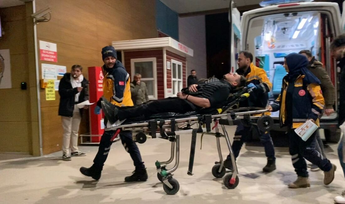 Bursa’da bıçaklı kavgada 2 kişi yaralandı BURSA'NIN İNEGÖL İLÇESİNDE SURİYE UYRUKLU GENÇLER ARASINDA ÇIKAN KAVGADA 1