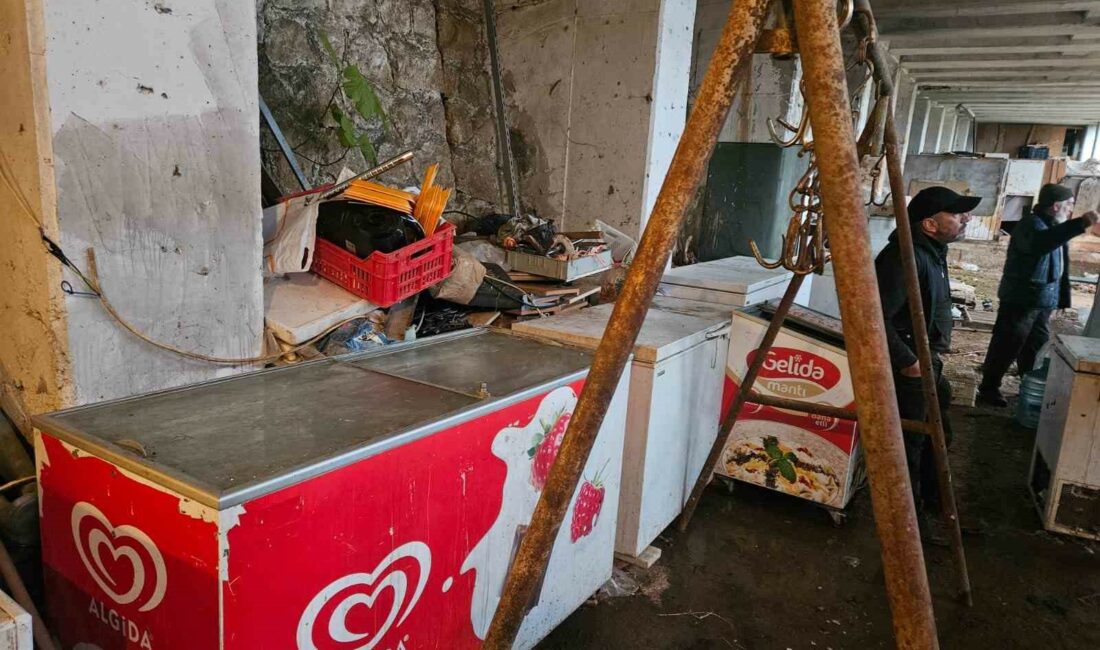 KAÇAK KESİMHANEDE PİYASAYA SÜRÜLMEYE HAZIRLANAN BİN 500 KİLOGRAM KOKUŞMUŞ ET