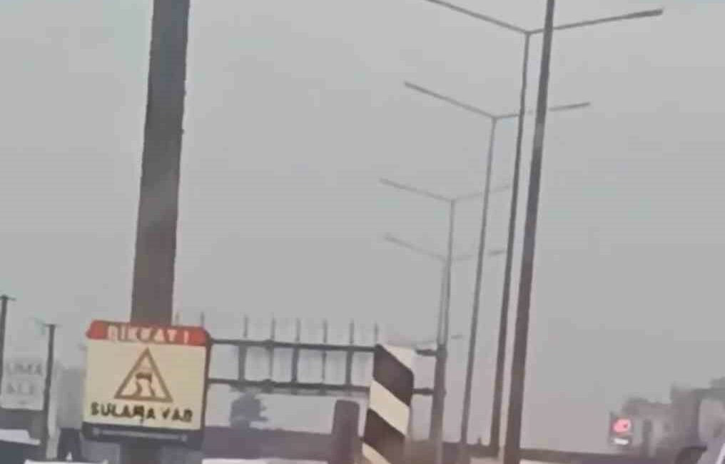 Bursa’da koyun sürüsü çevre yoluna çıktı, trafikte uzun kuyruklar oluştu BURSA'DA KOYUN SÜRÜSÜ ÇEVRE YOLUNA ÇIKTI, TRAFİKTE UZUN KUYRUKLAR OLUŞTU