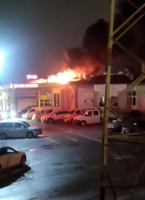 BURSA'DA LÜKS OTOMOBİLLERİN BULUNDUĞU GALERİCİLER SİTESİNDEKİ YANGIN BÜYÜK PANİĞE SEBEP