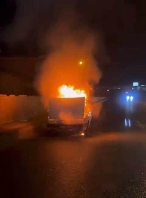 Bursa’da seyir halindeki otomobil yandı BURSA'DA SEYİR HALİNDEKİ OTOMOBİL ALEV TOPUNA DÖNDÜ