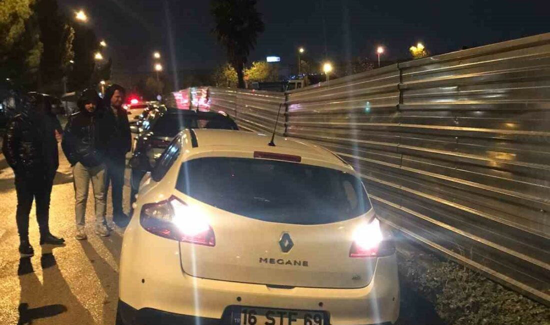 Bursa’da yağış sonrası yol çöktü BURSA’DA AKŞAM SAATLERİNDE ETKİSİNİ GÖSTEREN YAĞIŞ YOLUN ÇÖKMESİNE NEDEN OLDU.