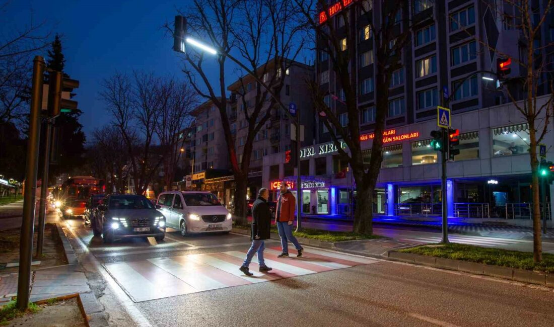 Bursa’da yaya güvenliği için yeni uygulama BURSA BÜYÜKŞEHİR BELEDİYESİ, YAYA TRAFİĞİNDE KONFOR VE GÜVENLİĞİ ARTIRACAK BİR