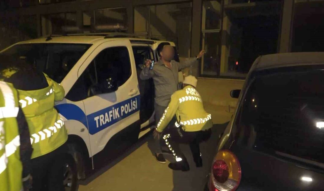 "AÇIKTAN HIRSIZLIK" SUÇUYLA ARANAN ŞAHIS, 3 MİLYONLUK LÜKS OTOMOBİLLE UYGULAMAYA