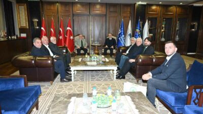 BURSASPOR YÖNETİMİ, BÜYÜKŞEHİR BELEDİYE BAŞKANI ALİNUR AKTAŞ'I MAKAMINDA ZİYARET ETTİ.