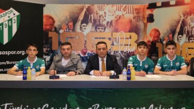 BURSASPOR'DA 6 FUTBOLCU DAHA PROFESYONEL OLDU.