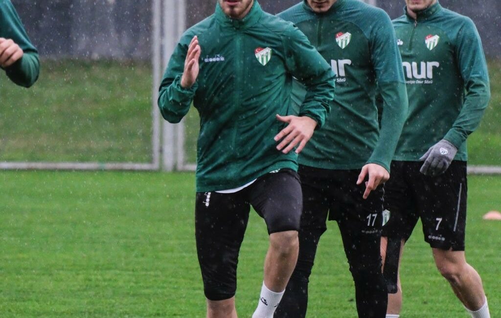 Bursaspor’da devre arası çalışmaları başladı BURSASPOR'DA DEVRE ARASI ÇALIŞMALARI BAŞLADI.